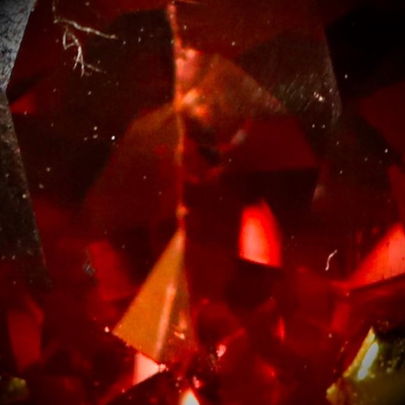 Color Change Garnet 4.10ct Solid 18K Gold Ring - Picture 6 of 12